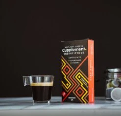 Cupplement Energy/Focus Blend Dark Roast Espresso - 10 Nespresso Koffiecups - Koffie Met Vitamines, Extra Cafeïne En Superfoods - Duurzame Biologische Afbreekbare Koffie Capsules 11 Cupplement Energy/Focus Blend Dark Roast Espresso - 10 Nespresso Koffiecups - Koffie Met Vitamines, Extra Cafeïne En Superfoods - Duurzame Biologische Afbreekbare Koffie Capsules -Koffiedranken 1200x1157 1