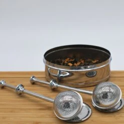 Blended Lifestyle® Theezeef Met Veer - Set Van 2 - Inclusief Lekplaatjes - Geschikt Voor Losse Kruiden 11 Blended Lifestyle® Theezeef Met Veer - Set Van 2 - Inclusief Lekplaatjes - Geschikt Voor Losse Kruiden -Koffiedranken 1200x1200 318