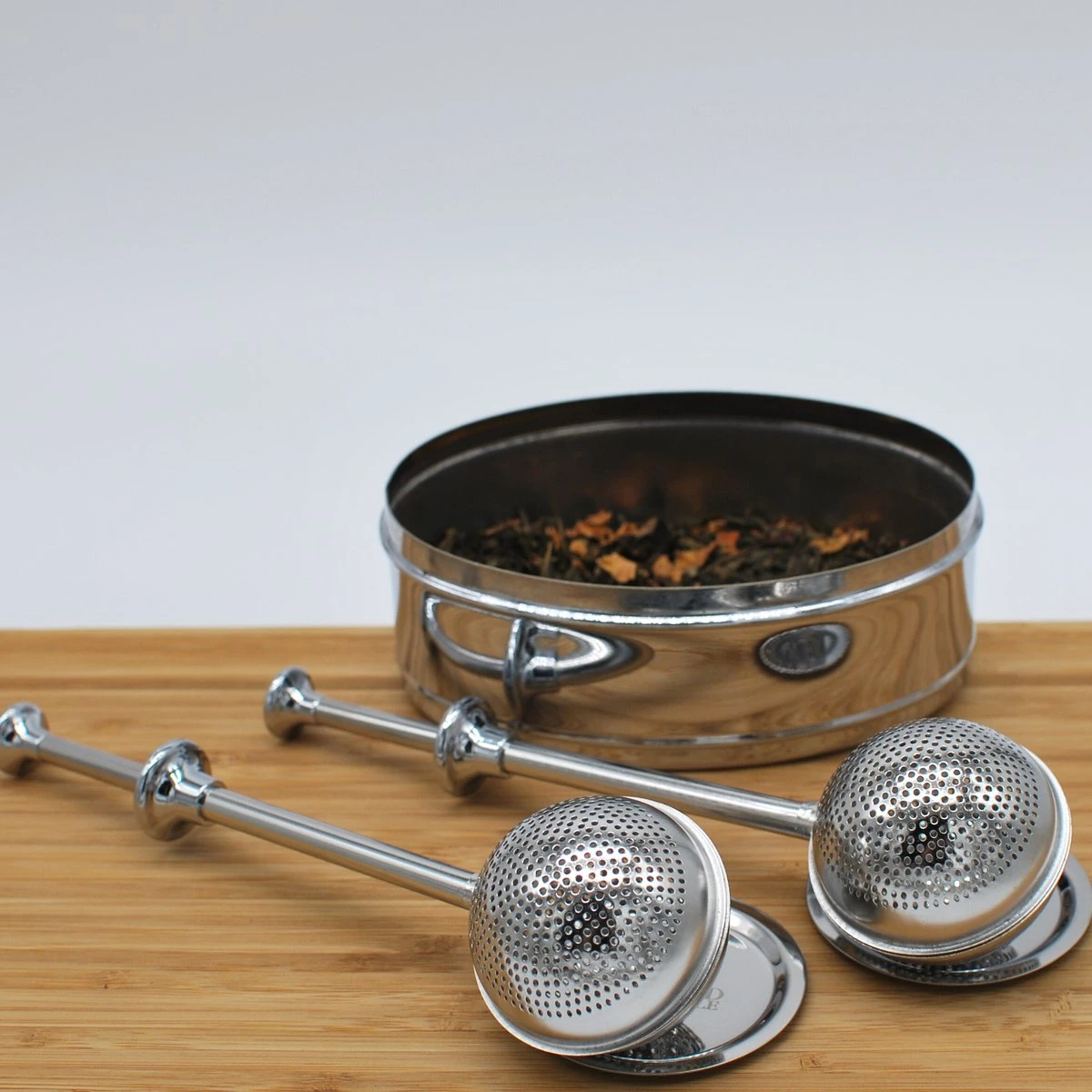 Blended Lifestyle® Theezeef Met Veer - Set Van 2 - Inclusief Lekplaatjes - Geschikt Voor Losse Kruiden 5 Blended Lifestyle® Theezeef Met Veer - Set Van 2 - Inclusief Lekplaatjes - Geschikt Voor Losse Kruiden - Afbeelding 3