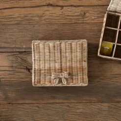 Riviera Maison Theedoos Rotan - Rustic Rattan Rue Du Bac Tea Box - Naturel 6 Riviera Maison Theedoos Rotan - Rustic Rattan Rue Du Bac Tea Box - Naturel -Koffiedranken 1200x1200 325