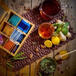 Bambuswald© Houten Theedoos Met 6 Vakken Gemaakt Van 100% Duurzame Bamboe 19 Bambuswald© Houten Theedoos Met 6 Vakken Gemaakt Van 100% Duurzame Bamboe -Koffiedranken 1200x1200 366