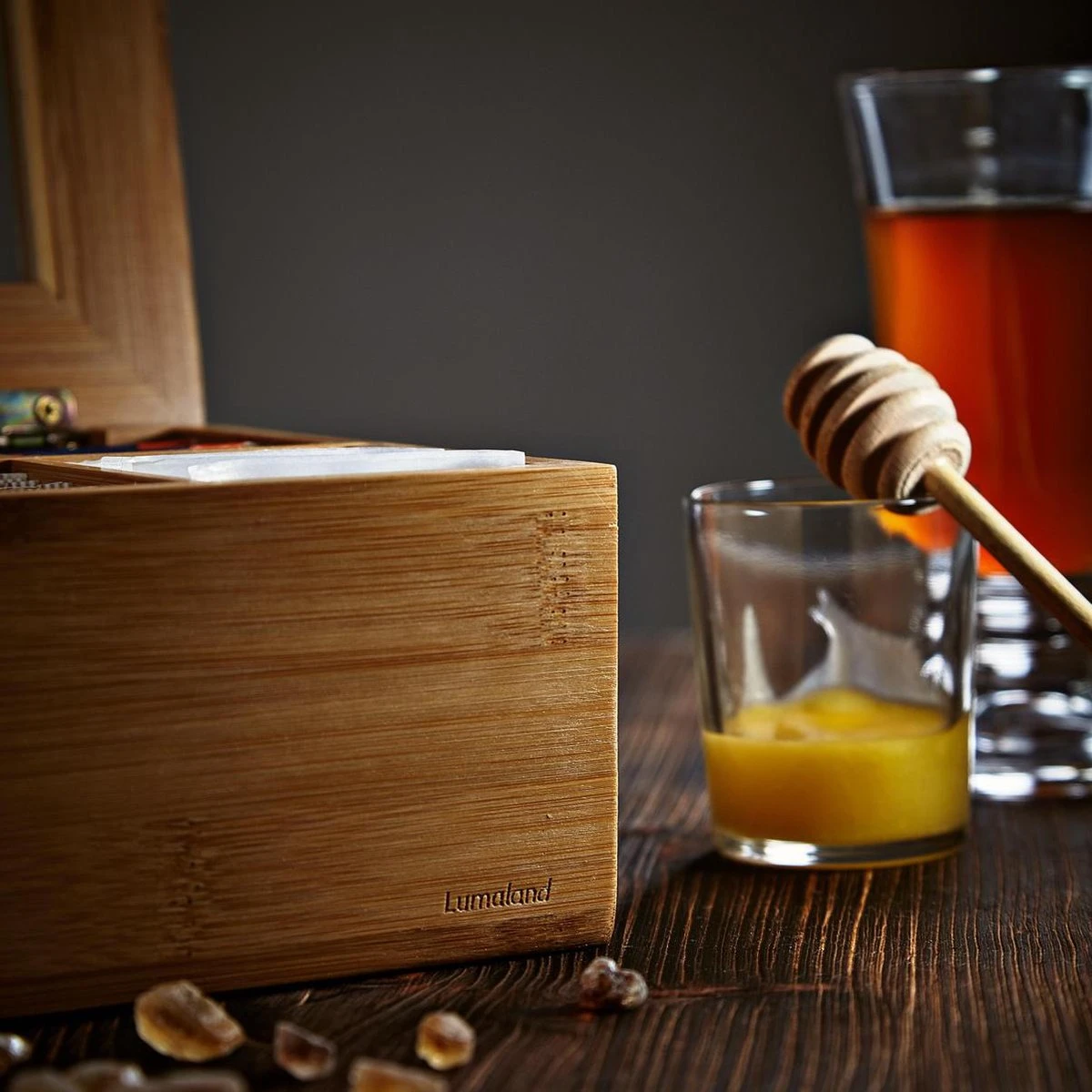 Lumaland Cuisine - Theedoos Van Bamboe - Theebox Met 8 Vakken - Duurzam Decoratief Materiaal - Ca. 28 X 16 X 9 Cm 6 Lumaland Cuisine - Theedoos Van Bamboe - Theebox Met 8 Vakken - Duurzam Decoratief Materiaal - Ca. 28 X 16 X 9 Cm - Afbeelding 4