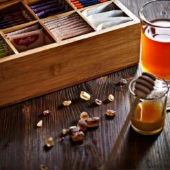 Lumaland Cuisine - Theedoos Van Bamboe - Theebox Met 8 Vakken - Duurzam Decoratief Materiaal - Ca. 28 X 16 X 9 Cm 15 Lumaland Cuisine - Theedoos Van Bamboe - Theebox Met 8 Vakken - Duurzam Decoratief Materiaal - Ca. 28 X 16 X 9 Cm -Koffiedranken 1200x1200 375