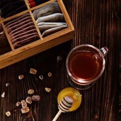 Lumaland Cuisine - Theedoos Van Bamboe - Theebox Met 8 Vakken - Duurzam Decoratief Materiaal - Ca. 28 X 16 X 9 Cm 18 Lumaland Cuisine - Theedoos Van Bamboe - Theebox Met 8 Vakken - Duurzam Decoratief Materiaal - Ca. 28 X 16 X 9 Cm -Koffiedranken 1200x1200 377