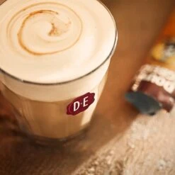 Douwe Egberts Verwenkoffie Latte Caramel Oploskoffie - 5 X 8 Zakjes 14 Douwe Egberts Verwenkoffie Latte Caramel Oploskoffie - 5 X 8 Zakjes -Koffiedranken 1200x1200 71