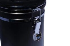 KoffieCanners Koffie Bewaarbus Luchtdicht Met CO2 Uitlaat Voor 600 Gram - Koffieblik Matzwart 16 KoffieCanners Koffie Bewaarbus Luchtdicht Met CO2 Uitlaat Voor 600 Gram - Koffieblik Matzwart -Koffiedranken 1200x796 2