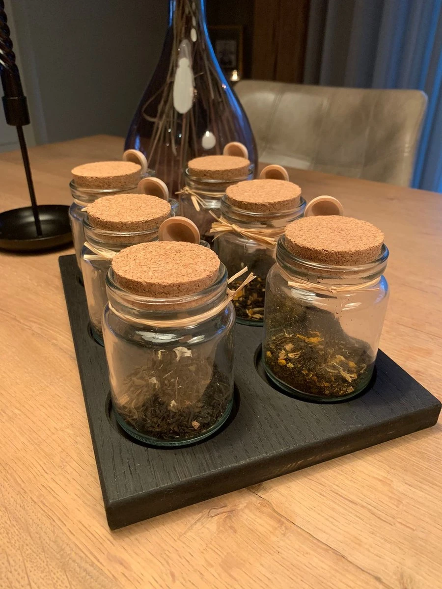 Theeplank Black Edition Met 6 Potjes En Houten Lepel Voor Thee Theeplateau ( Vervanger Van Theedoos ) MeubelZwagerij 7 Theeplank Black Edition Met 6 Potjes En Houten Lepel Voor Thee Theeplateau ( Vervanger Van Theedoos ) MeubelZwagerij - Afbeelding 5